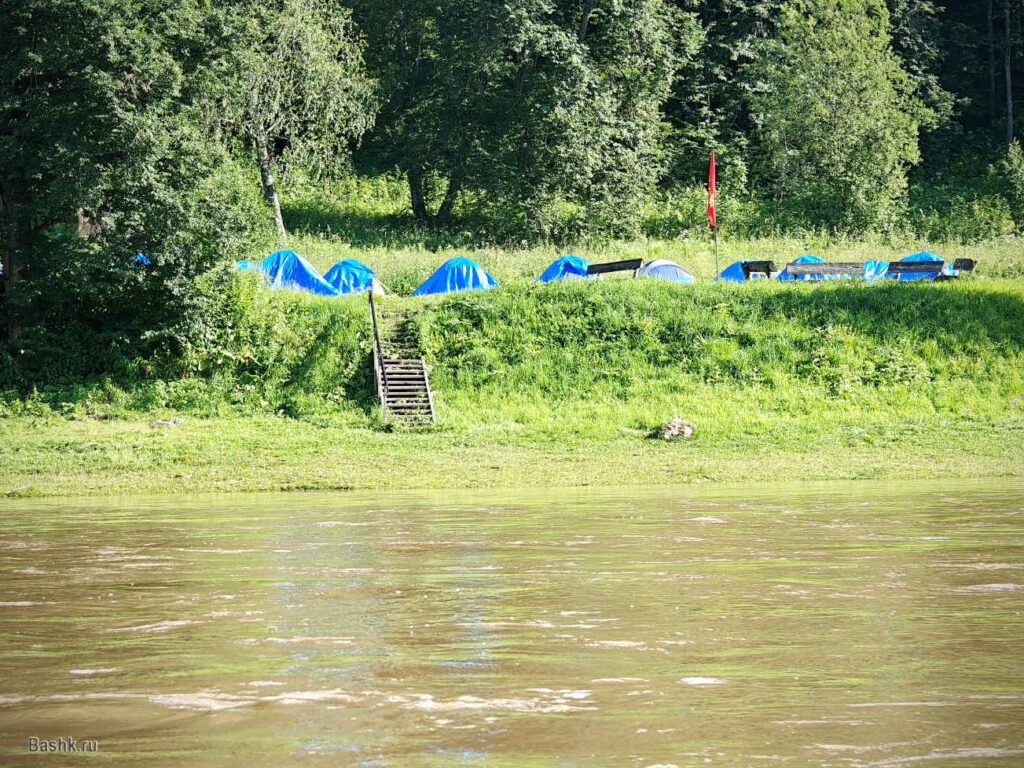 река Ай, палатки, кемпинг
