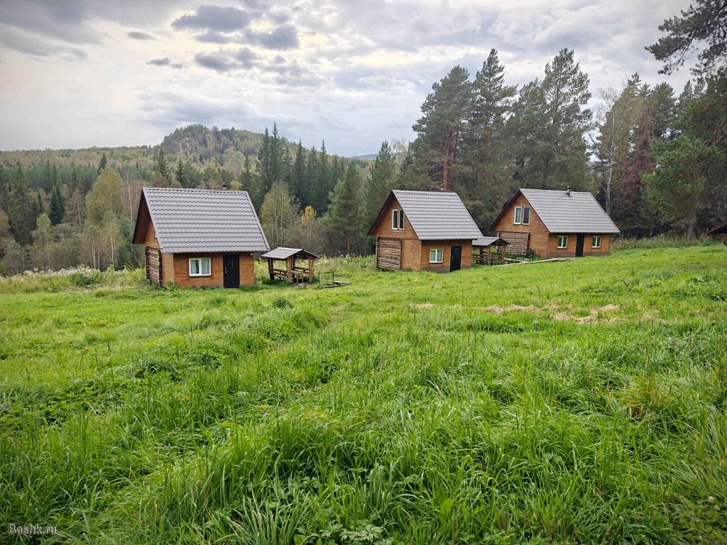 Хутор у трёх вершин, национальный парк Зюраткуль